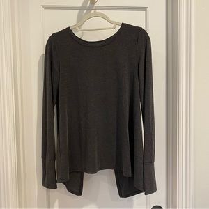 GAP FIT LONG SLEEVE WORKOUT TOP SPLIT TIE BACK